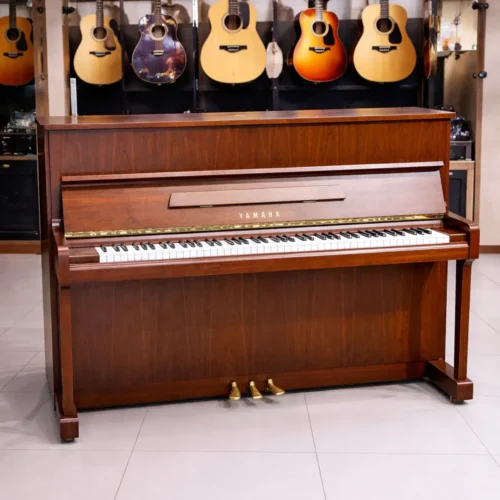 Đàn piano Yamaha W116WT màu gỗ, dùng tốt