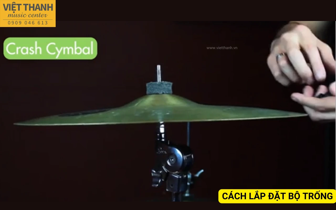 Cách gắn lá Crash Cymbal để tạo bộ trống hoàn chỉnh 