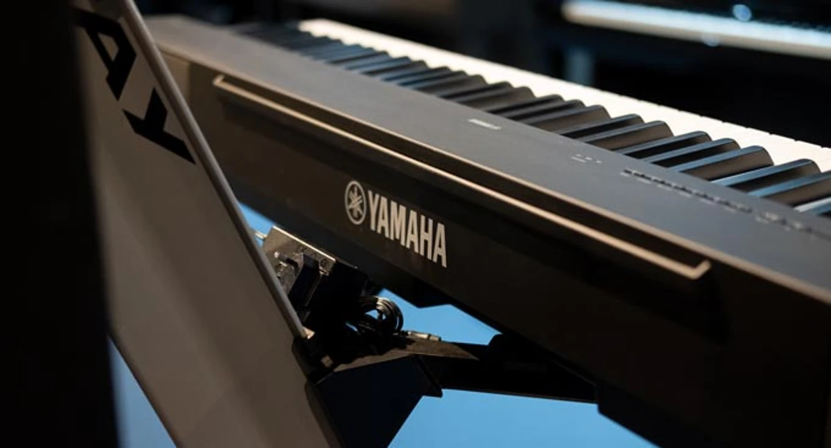 phia sau dan piano dien yamaha p 225