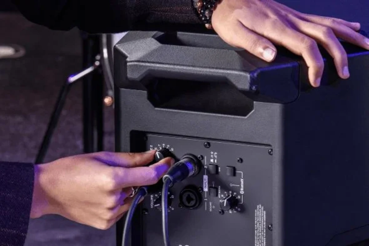 ampli trong dien tu alesis strike amp 8 mk2 ket noi linh hoat ho tro bluetooth
