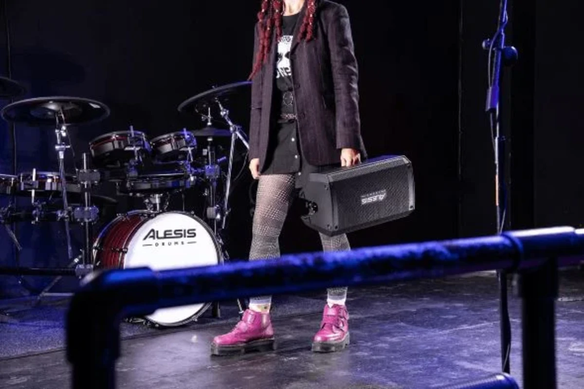 ampli trong dien tu alesis strike amp 8 mk2 thiet ke nhe san sang cho moi san khau
