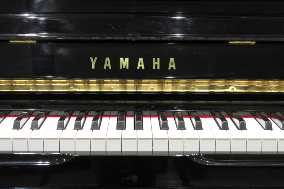 ban phim piano yamaha ux1