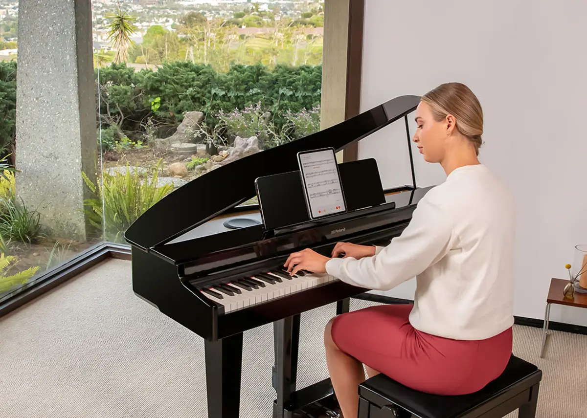 grand piano dien roland gp 3 cam giac choi nhu piano co