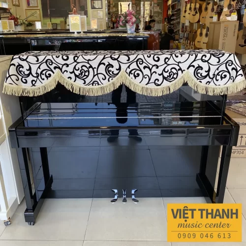 Khăn phủ đàn piano màu đen trắng, hàng có sẵn tại cửa hàng