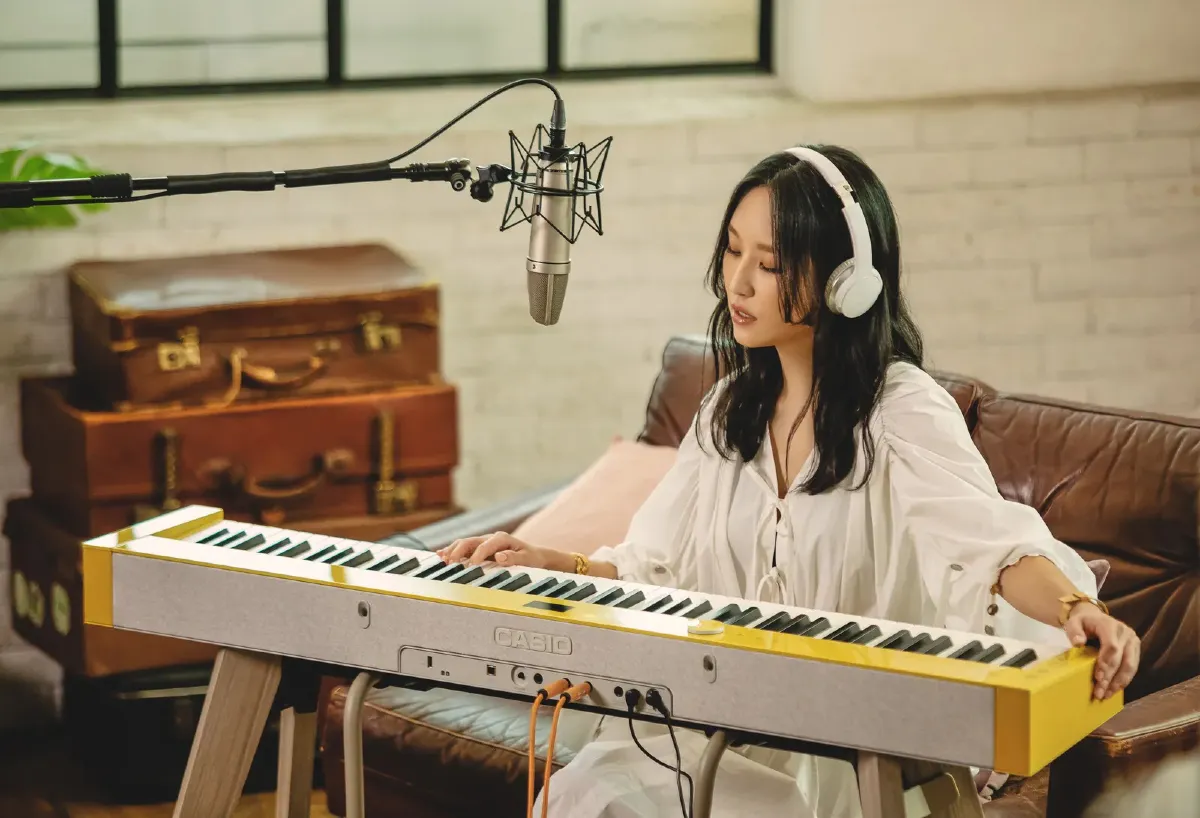 Cắm mic và hát cùng piano điện Casio PX-S7000