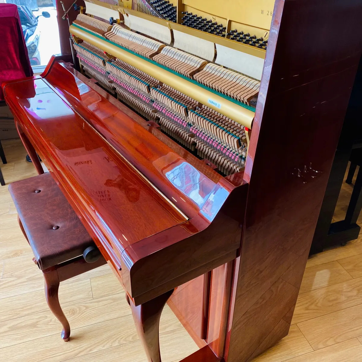 bo may dan piano co yamaha w106