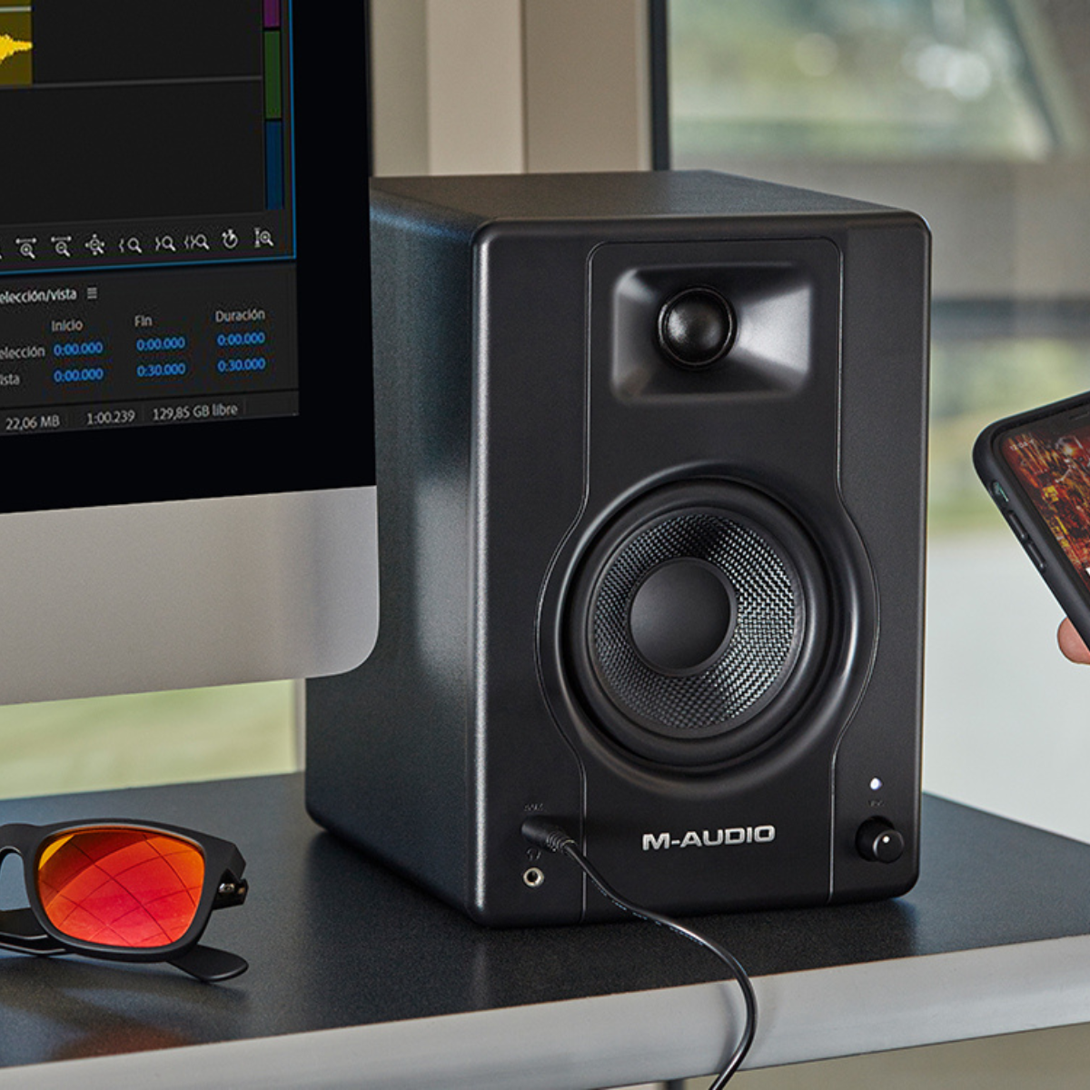 cap loa kiem am m-audio bx4 trang bi nhieu cong ket noi