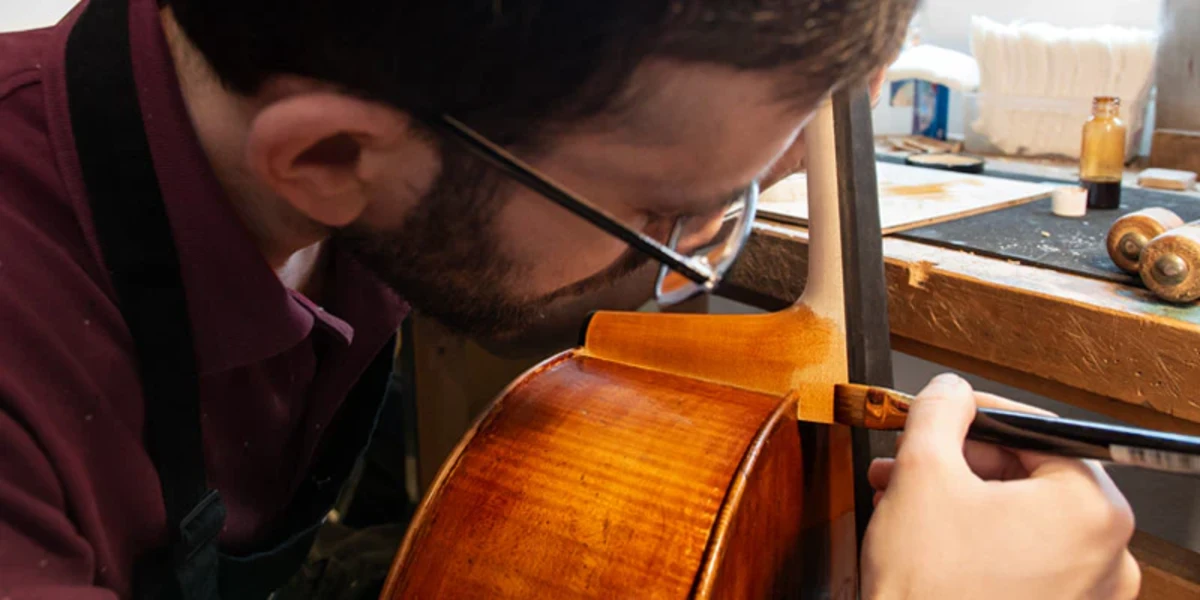 son varnish cua dan violin