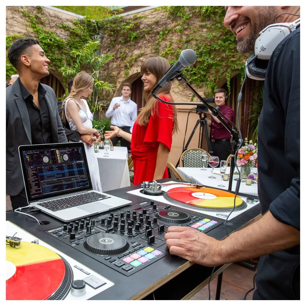 ban dj roland dj 707m choi o bua tiec ngoai troi