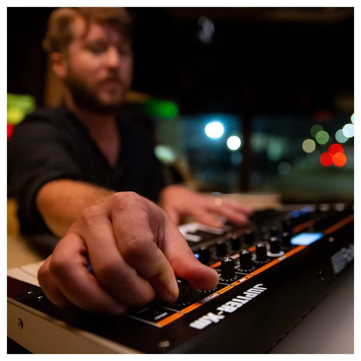 chinh am tren dan synthesizer keyboard roland jupiter xm