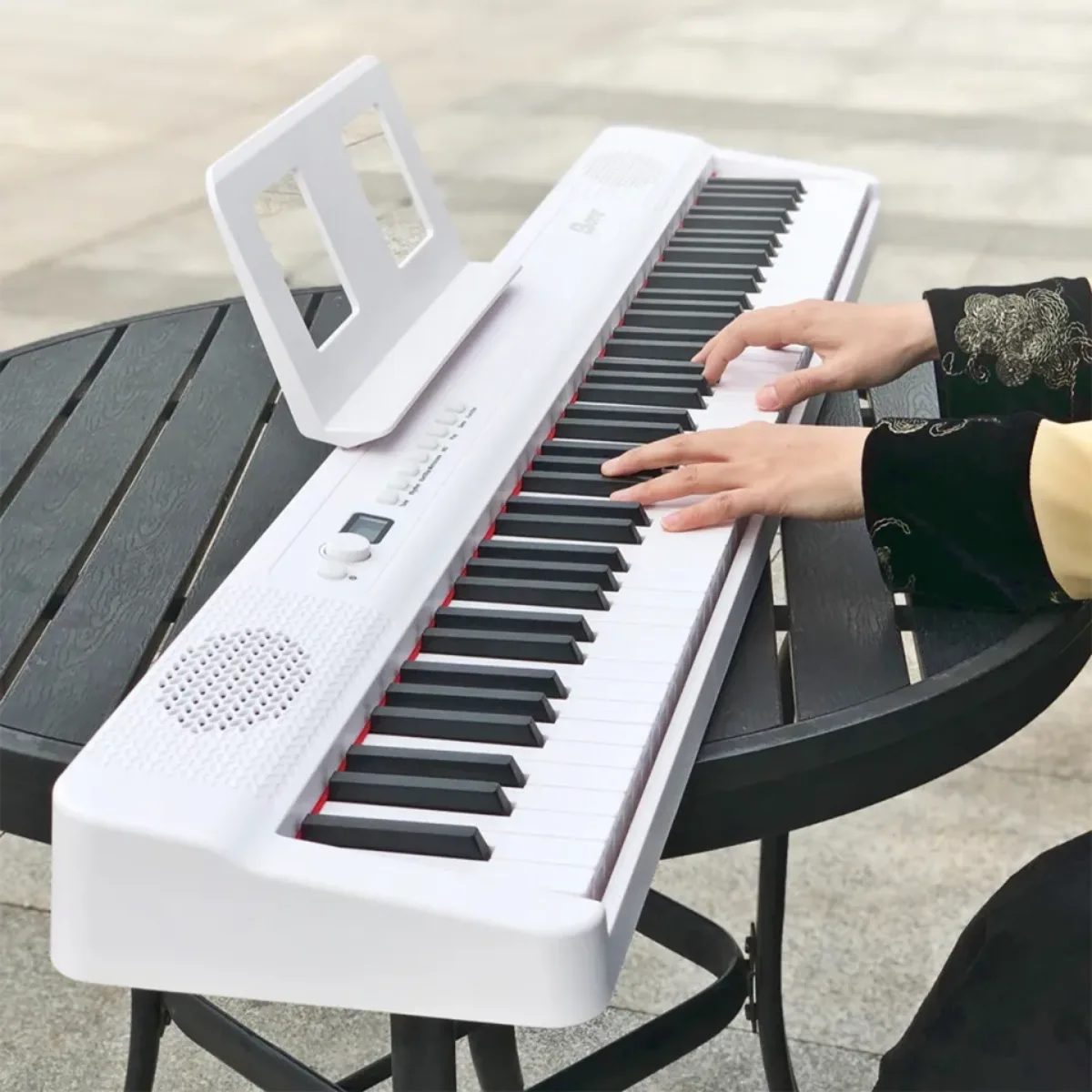 choi piano gap gon se co am thanh kem tu nhien