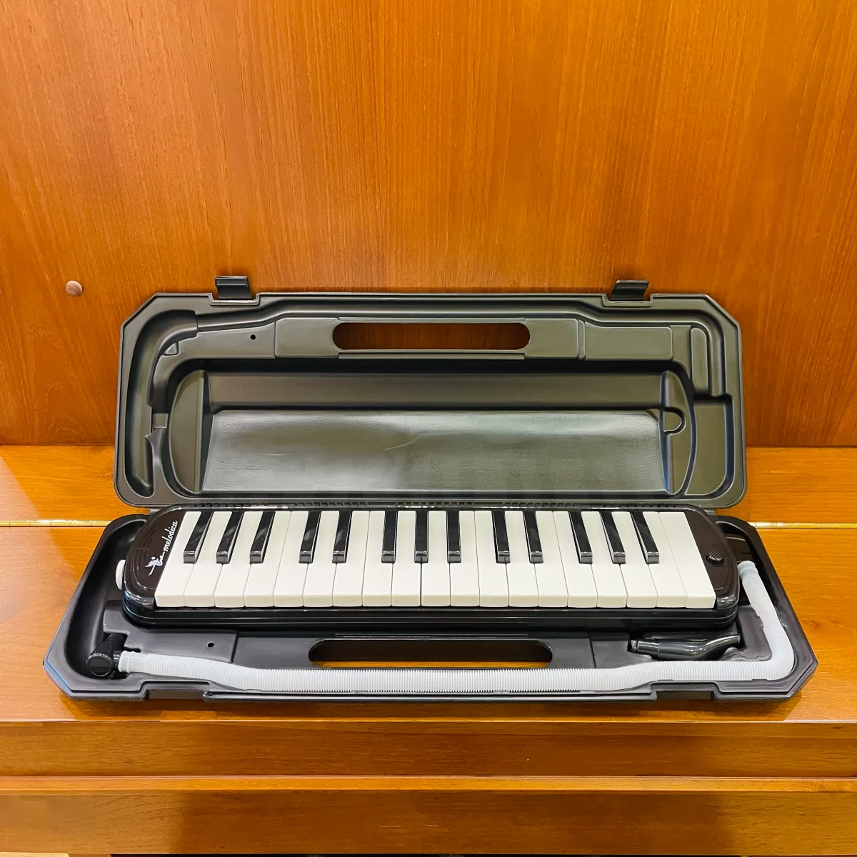 ken phim melodica swan sw32j 4 mau den 32 phim