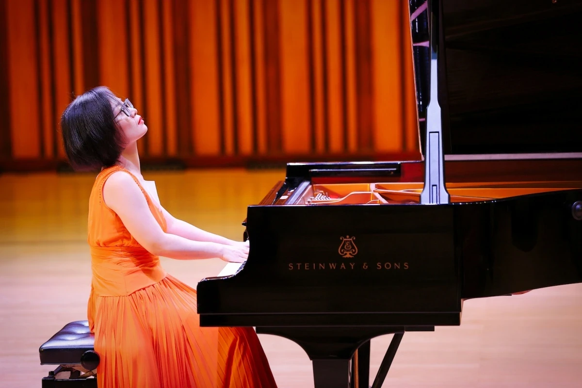nghe si choi piano