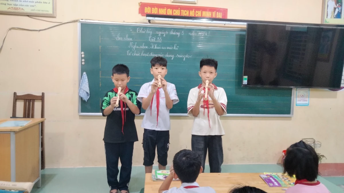 sao recorder 8 lo va ly do nhac cu nay duoc yeu thich