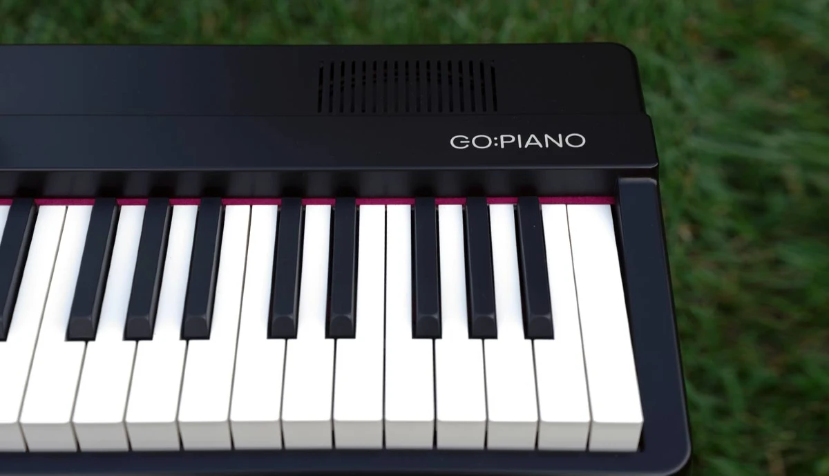 be mat phim co lop van ivory mo cua dan piano dien roland go 88px