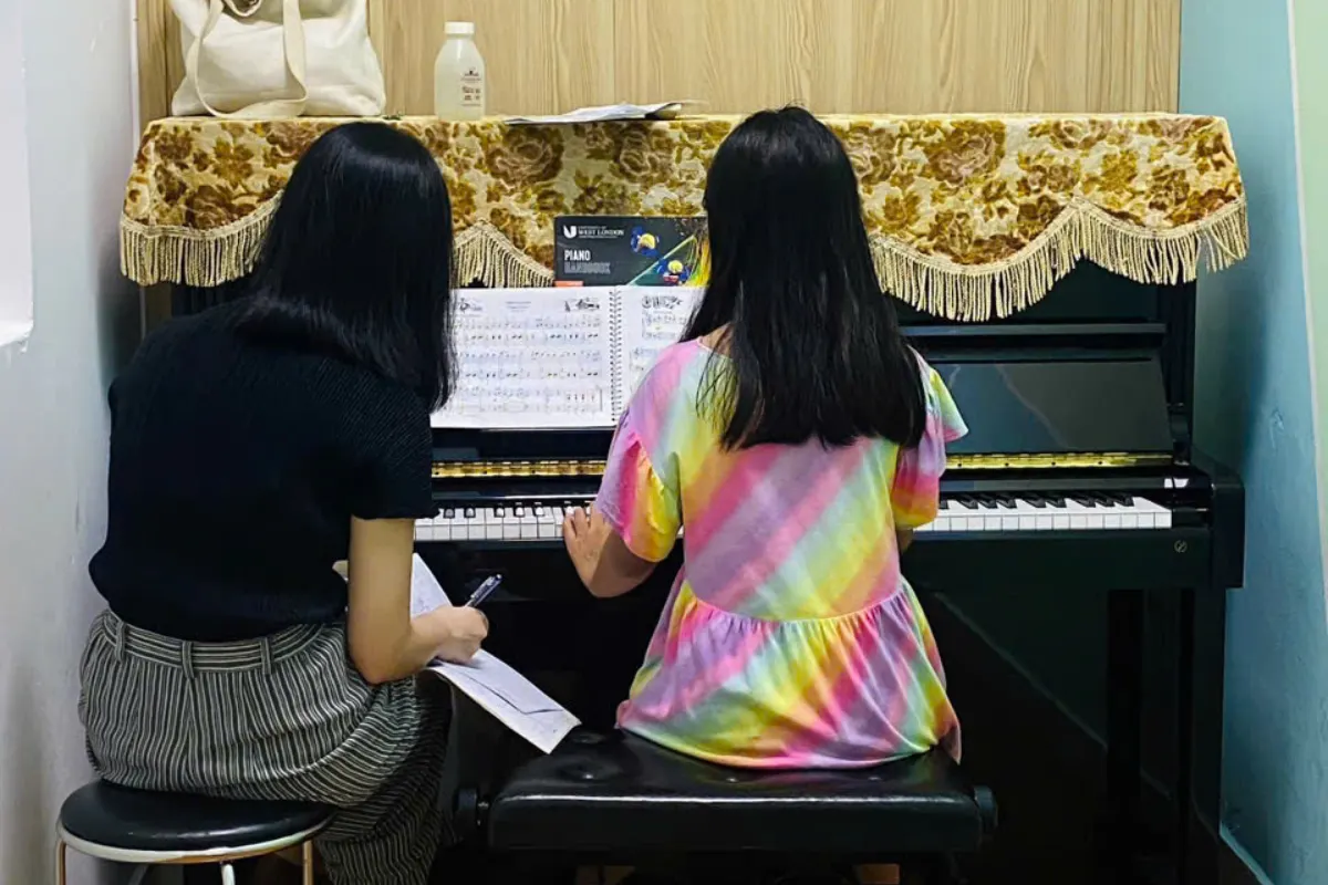 dan piano cho phong tap ban nhac