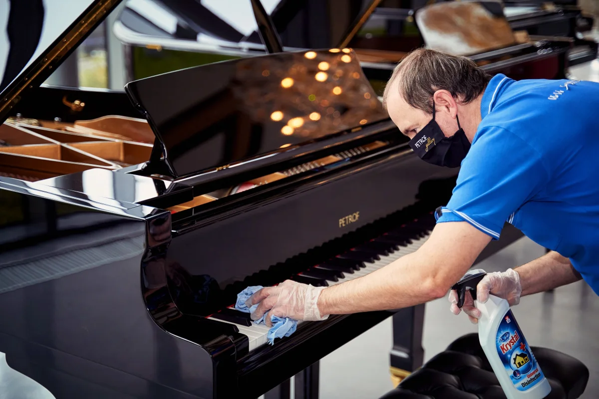 ve sinh dan piano tai nha