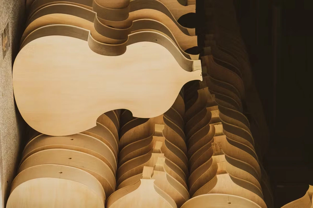 dan double bass eastman dong bieu dien ve dep co dien voi lop son antiquing thu cong