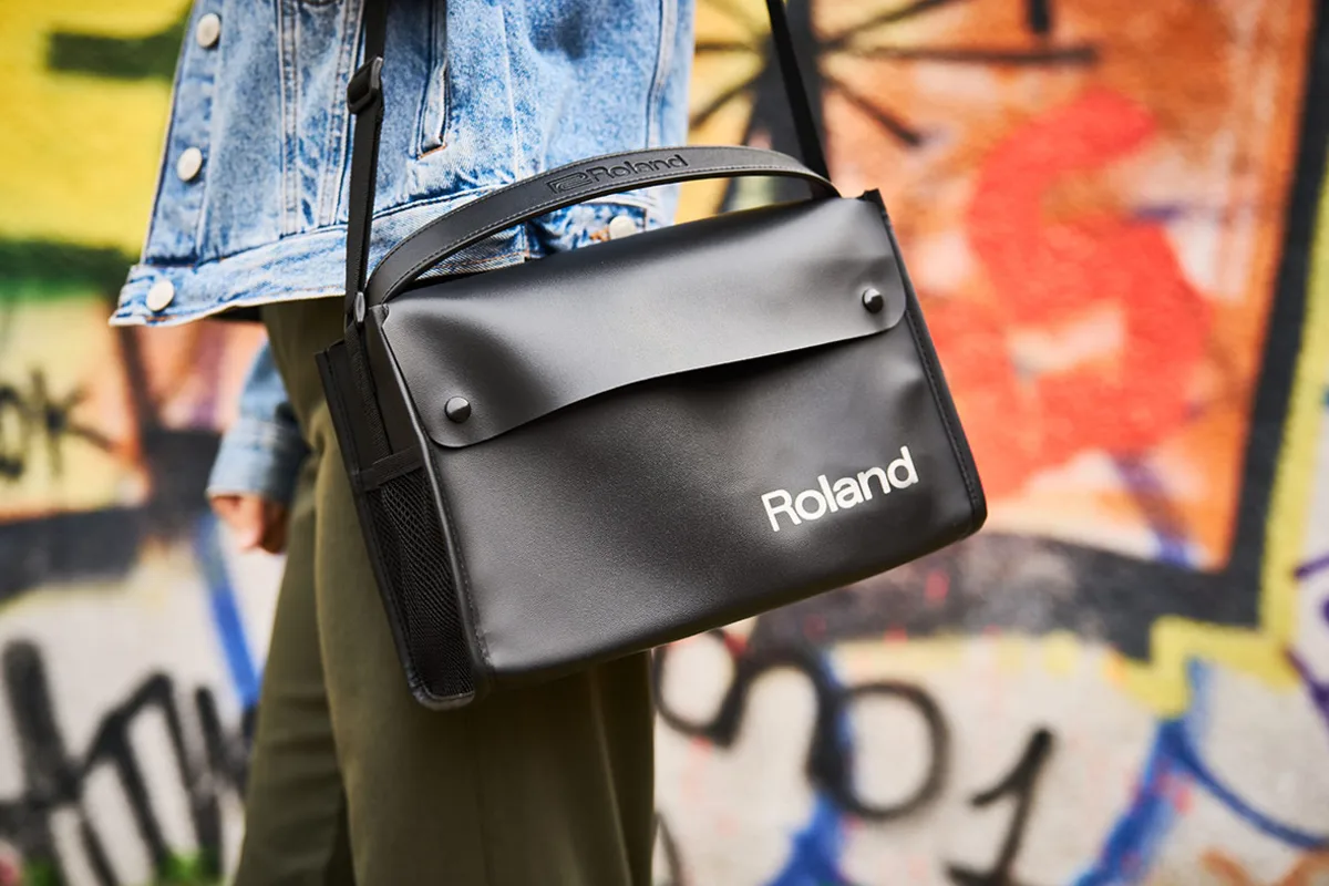 tui dung ampli roland cube street mini