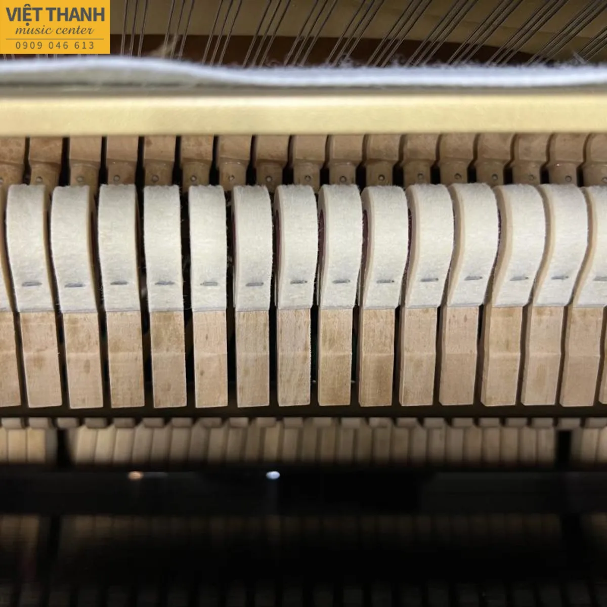 bua dan piano yamaha ux10bl