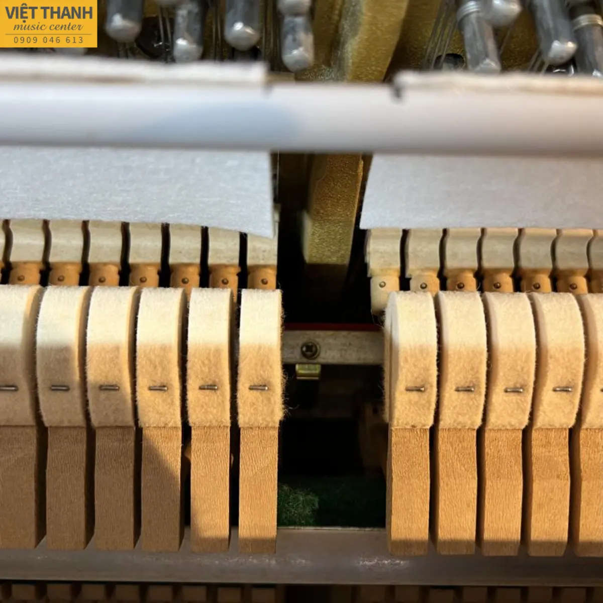 bua dan piano kawai 605m
