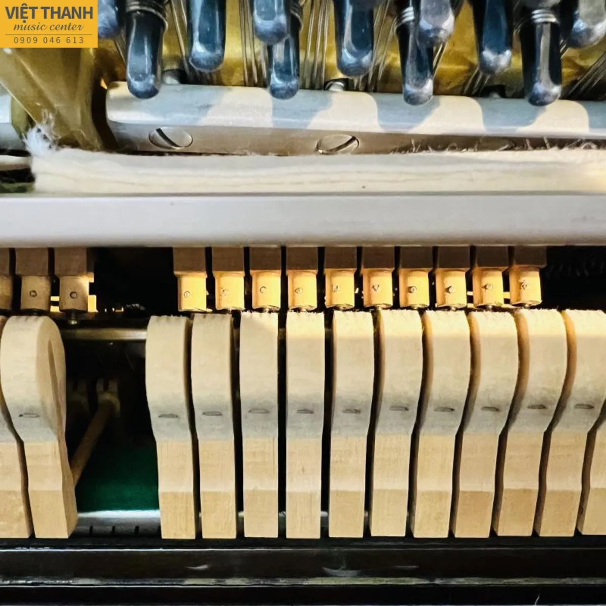 bua dan piano yamaha l102