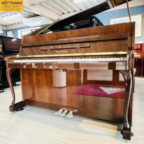 Đàn piano cơ Yamaha L102 cũ, màu gỗ sơn bóng, nhỏ gọn, cao 106cm